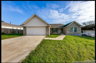1706 6th St, Floresville, TX 78114