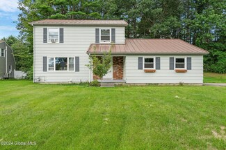 16 Sweetbriar Ln, Queensbury, NY 12804