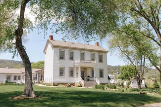 883 Old Stage Rd, Central Point, OR 97502