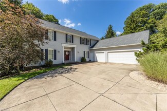 594 Lake of the Woods Blvd, Akron, OH 44333