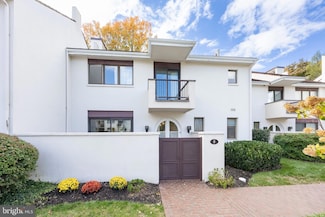 9 Avignon, Devon, PA 19333