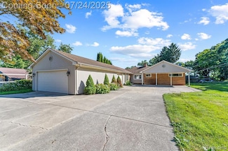 6440 Andersonville Rd, Waterford, MI 48329