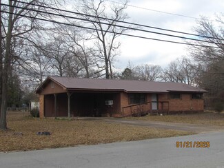 1104 Parkway Dr, Crossett, AR 71635