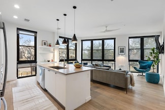 800 Embassy Dr Unit 236, Austin, TX 78702