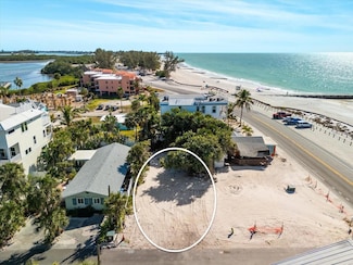103 12th St S, Bradenton Beach, FL 34217