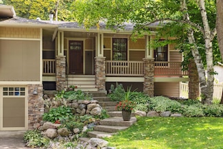 220 Glenbrook Rd N, Wayzata, MN 55391