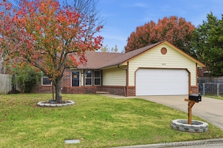608 E Brook St, Collinsville, OK 74021