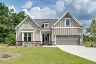 135 Sycamore Lakes Dr, Wallace, NC 28466