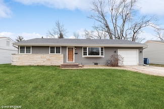 16352 W Arlington Dr, Libertyville, IL 60048