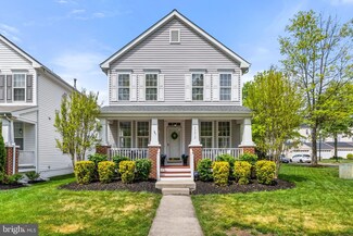 43612 Plum St, Chantilly, VA 20152
