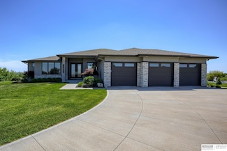 402 Reymar Cir, Plattsmouth, NE 68048