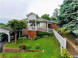 179 West St, Sophia, WV 25921