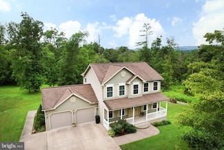 41 Slopeys Ln, Mill Hall, PA 17751