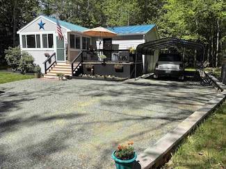9 Tibbits Ln, Canaan, NH 03741