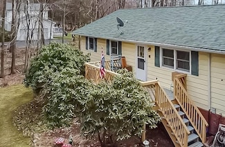 3239 Willow Grove Rd, Pocono Summit, PA 18346