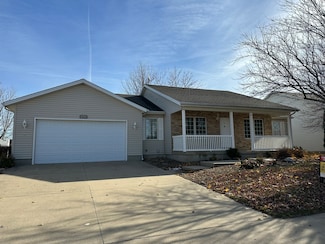 1005 N Fox Run, Villa Grove, IL 61956