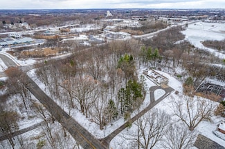 3926 Lake Dr SE, Grand Rapids, MI 49546