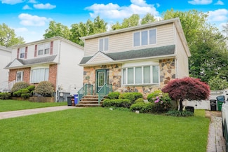 118 Tanglewood Dr, Staten Island, NY 10308