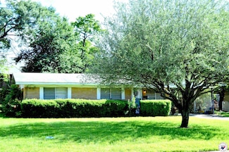 530 Bentley Dr, Nash, TX 75569
