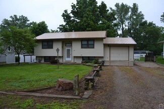 417 E 10th St, Lyndon, KS 66451