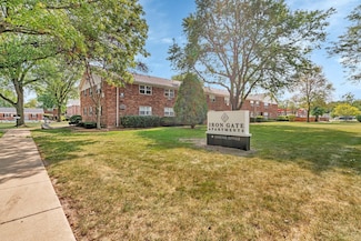 15 Briar St Unit 15, Glen Ellyn, IL 60137