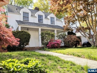 15 Daisy Place, Tenafly, NJ 07670