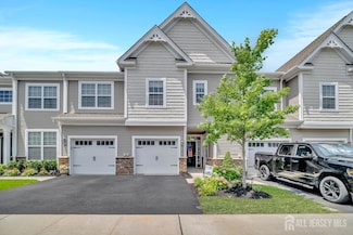 30 Grabowski Dr, Parlin, NJ 08859