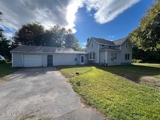 12 Cottage Ln, Selkirk, NY 12158