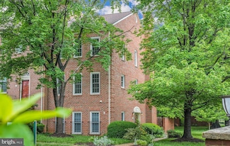 2 S Manchester St, Arlington, VA 22204