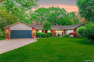 21781 Thorofare Rd, Grosse Ile, MI 48138