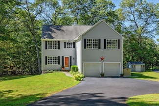 29 Little Brook Ln, Newtown, CT 06470
