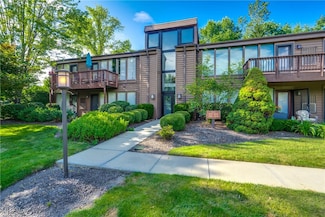 985 Canyon View Rd Unit 204, Northfield, OH 44067