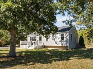 9 Theroux Dr, East Falmouth, MA 02536