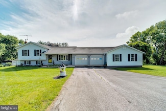 1423 Hallowell Ln, New Windsor, MD 21776