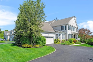 30 Turnberry Ct, Monroe, NY 10950
