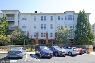 2921 Deer Hollow Way Unit 214, Fairfax, VA 22031