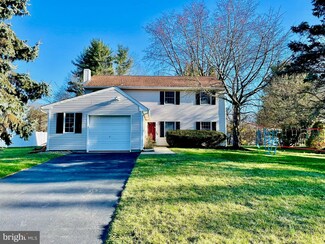 17 S Linden Ln, Plainsboro, NJ 08536