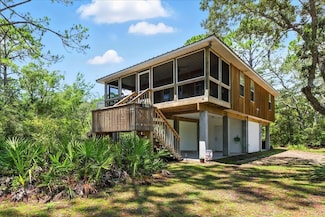 14 Knotty Pine St, Panacea, FL 32346