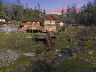 928 N Old Stage Rd, Wolf Creek, OR 97497
