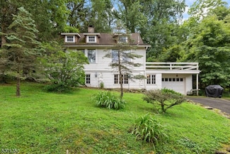 60 Gillette Rd, Gillette, NJ 07933