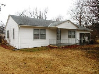 419 E Adams St, Howard, KS 67349