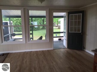 526 E Summit St, Breckenridge, MI 48615