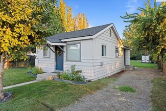 907 W 3rd St, Grandview, WA 98930