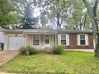 6702 Champana Dr, Florissant, MO 63033