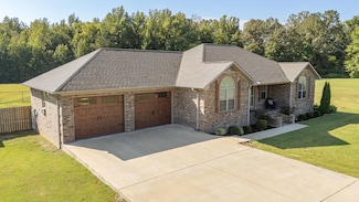 705 Twelve Oaks Dr, Adamsville, TN 38310