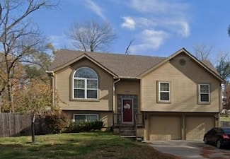 5637 N Amoret Ave, Kansas City, MO 64151