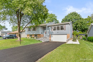 384 Glen Farm Ln, Lake Zurich, IL 60047