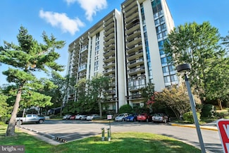 5300 Holmes Run Pkwy Unit 1210, Alexandria, VA 22304