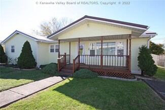 58 Bridge St, Winfield, WV 25213