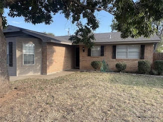 5719 NW Chestnut Ln, Lawton, OK 73505